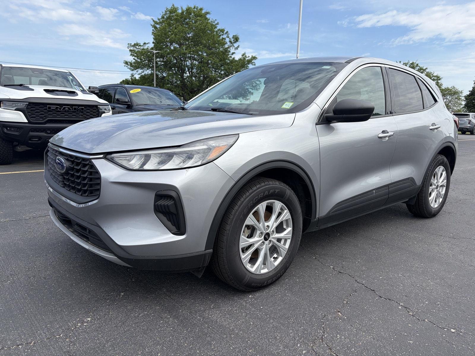 Used 2023 Iconic Silver Ford Active image 3