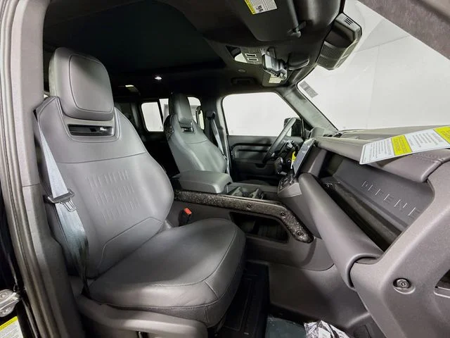 New 2026 Narvik Black Land Rover OCTA Black image 30