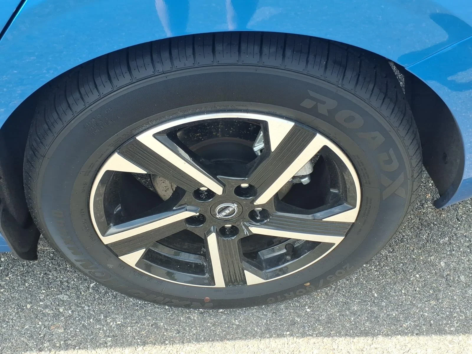 Used 2025 Electric Blue Metallic Nissan SV image 9