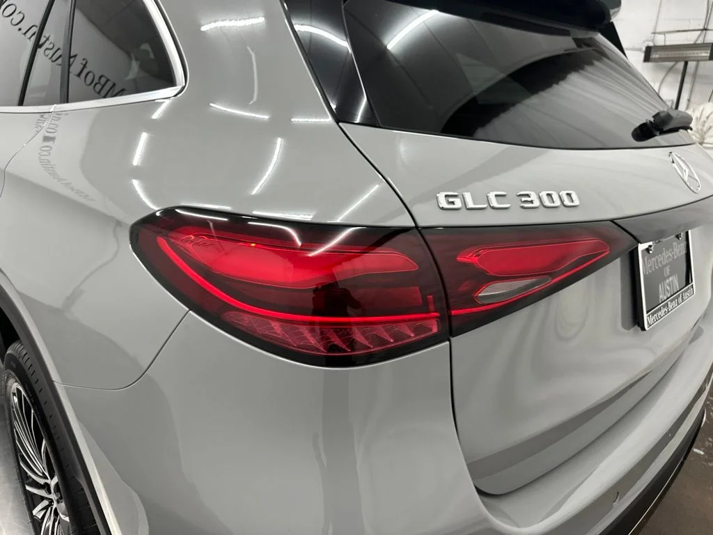 New 2027 White Mercedes-Benz GLC 300 image 11