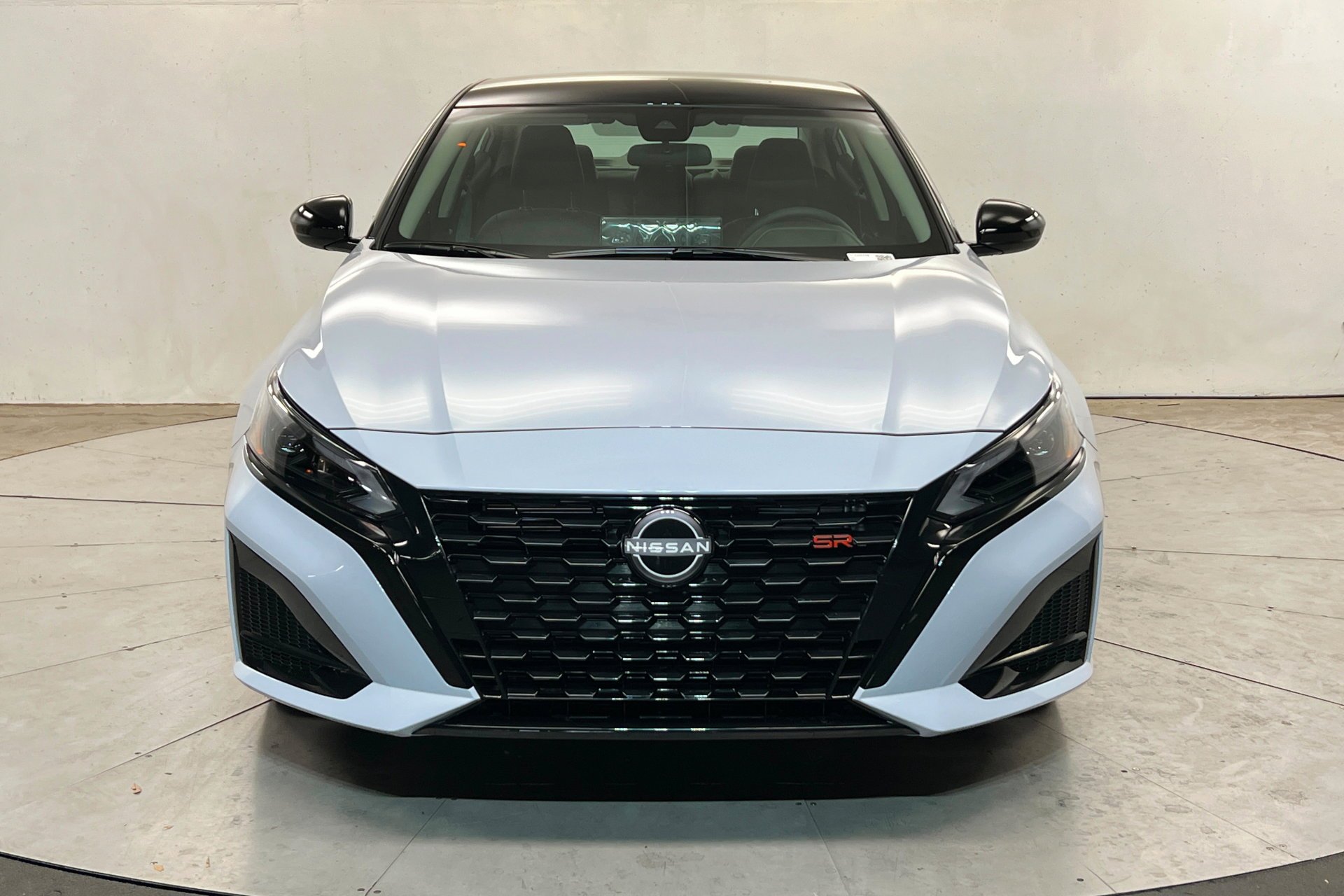 New 2026 Gray Sky Pearl / Super Black Two-tone Nissan SR image 9