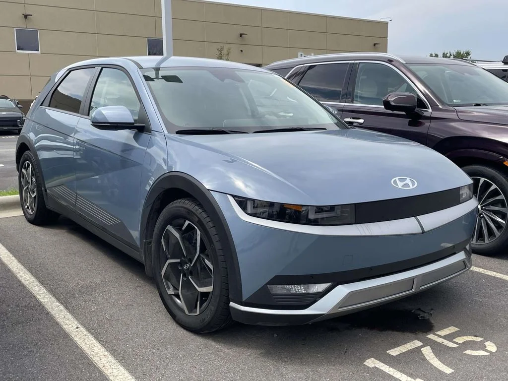 Used 2024 Lucid Blue Hyundai SEL image 1