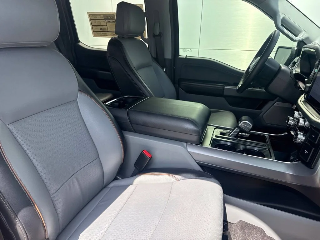 Certified Used 2025 Agate Black Metallic Ford Lariat image 31