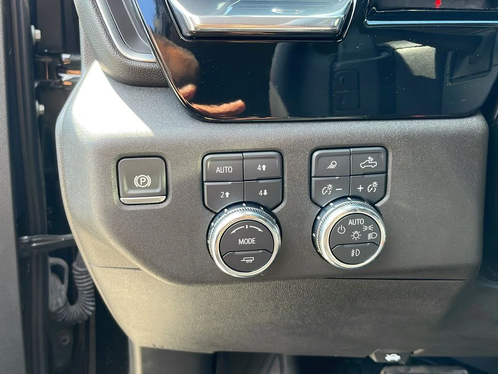 Used 2025 Black GMC Elevation image 19