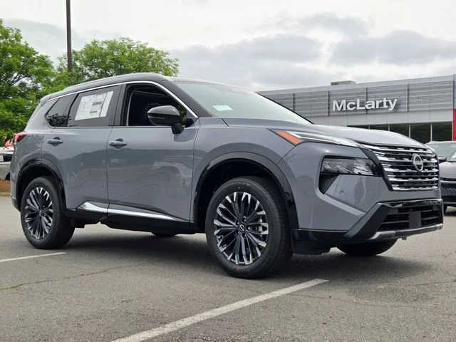 New 2026 Boulder Gray Pearl / Super Black Two-tone Nissan Platinum image 4