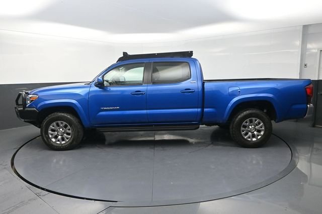 Used 2018 Blue Toyota SR5 image 4