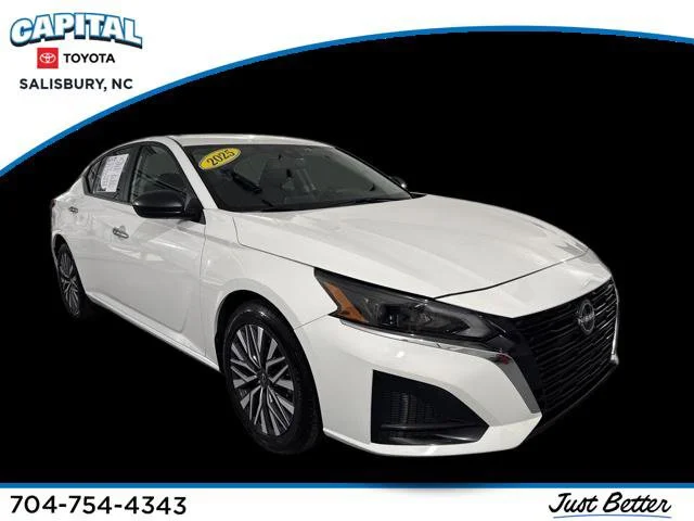 Used 2025 White Nissan 2.5 SV image 1