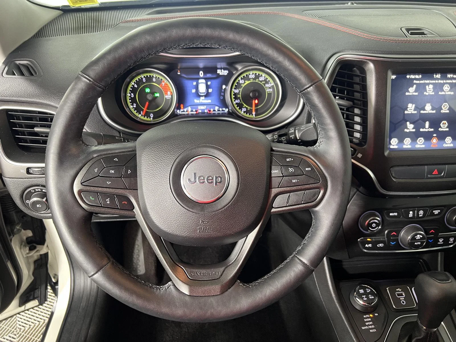 Used 2019 Pearl White Jeep Trailhawk Elite image 23