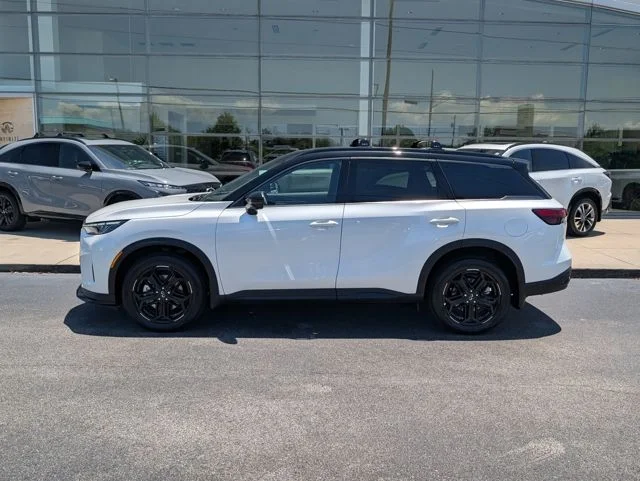New 2027 2T RAD WHT INFINITI SPORT image 2