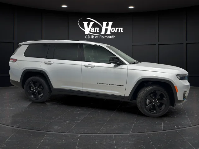 Used 2024 Silver Jeep Limited image 8