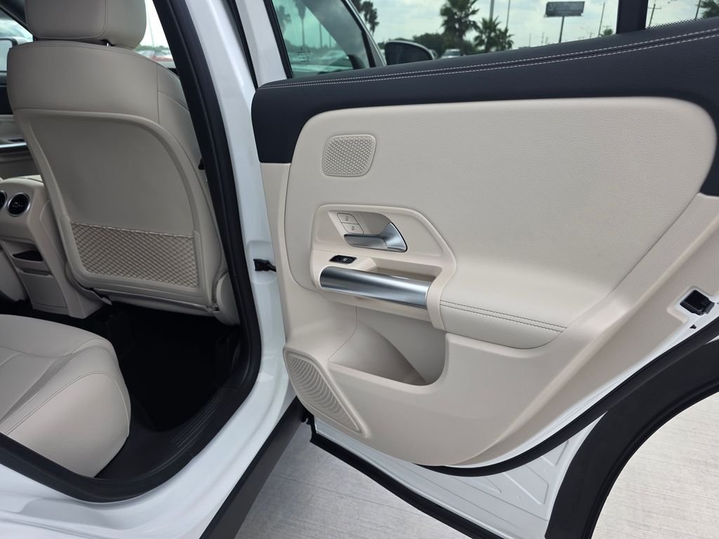 New 2026 Polar White Mercedes-Benz GLA 250 image 15