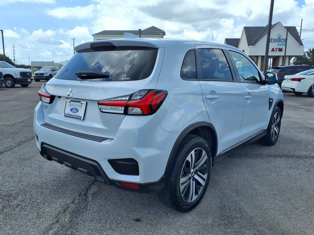 Used 2026 White Mitsubishi 2.0 SE image 2