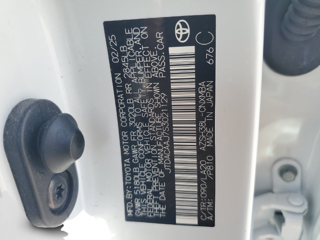 Used 2025 White Toyota XLE image 27
