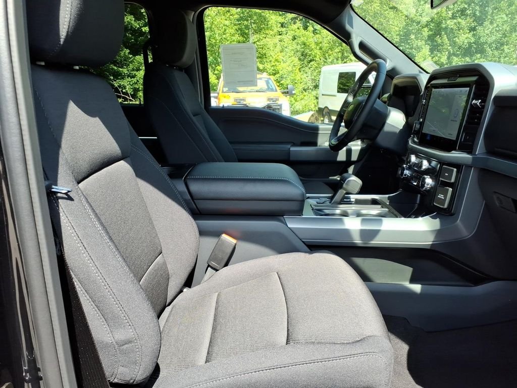 New 2026 Agate Black Metallic Ford XLT image 13