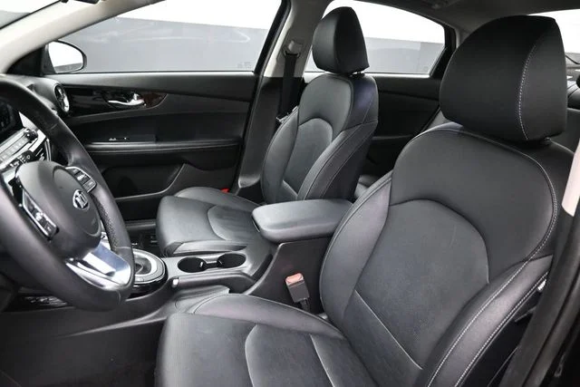Used 2021 Black Kia EX image 22