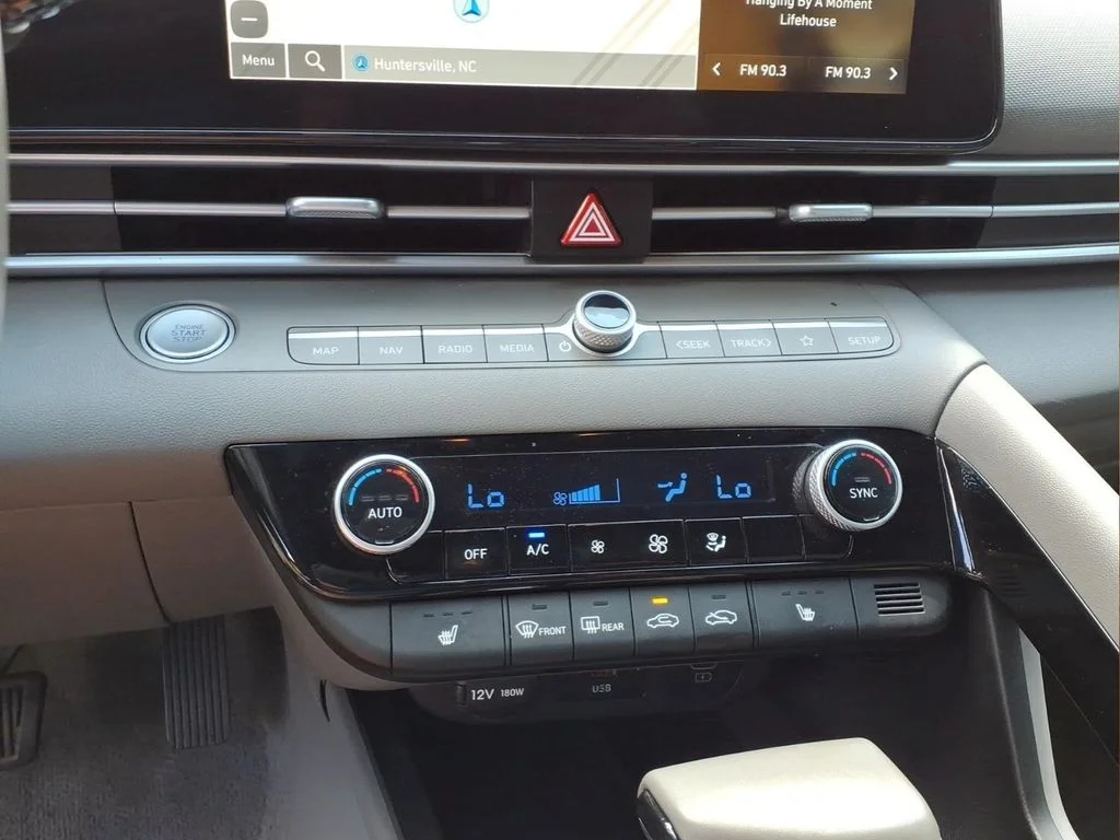 Used 2025 Black Hyundai SEL Convenience image 6