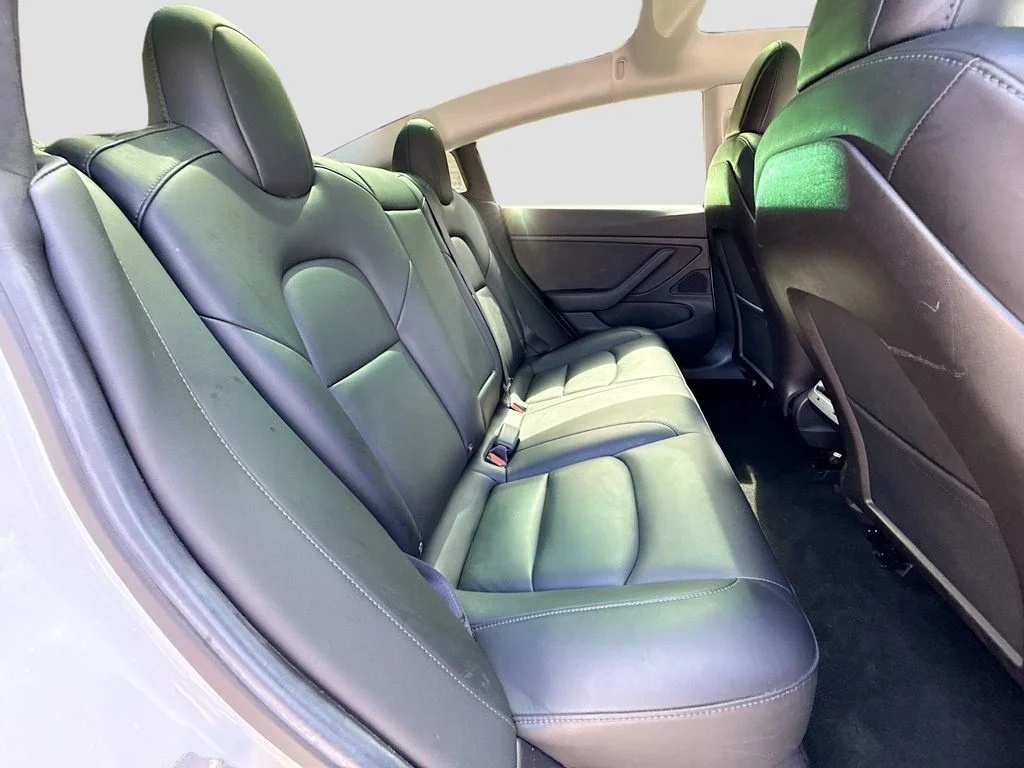 Used 2019  Tesla Standard Range Plus image 28