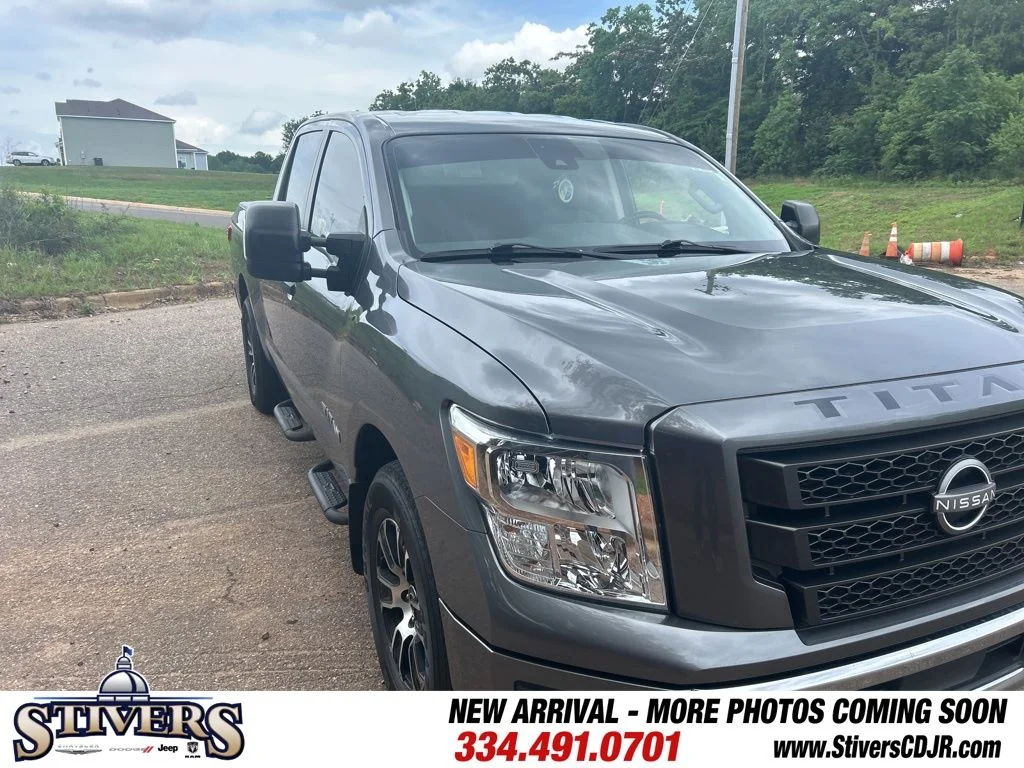 2023 Nissan Titan SV 4X2 Crew Cab's photo
