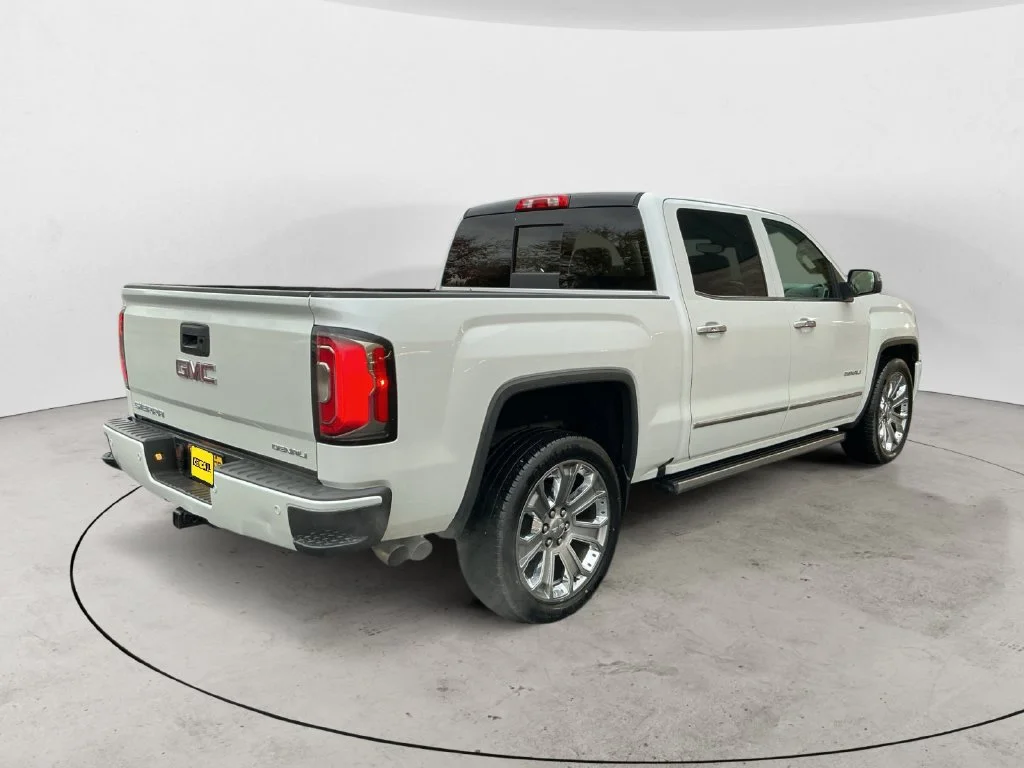 Used 2017 WHITE FROST TRICOAT GMC Denali image 8
