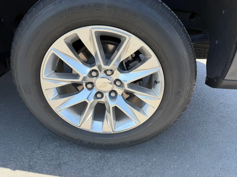 Used 2019 SHADOW GRAY METALLIC Chevrolet LTZ image 30