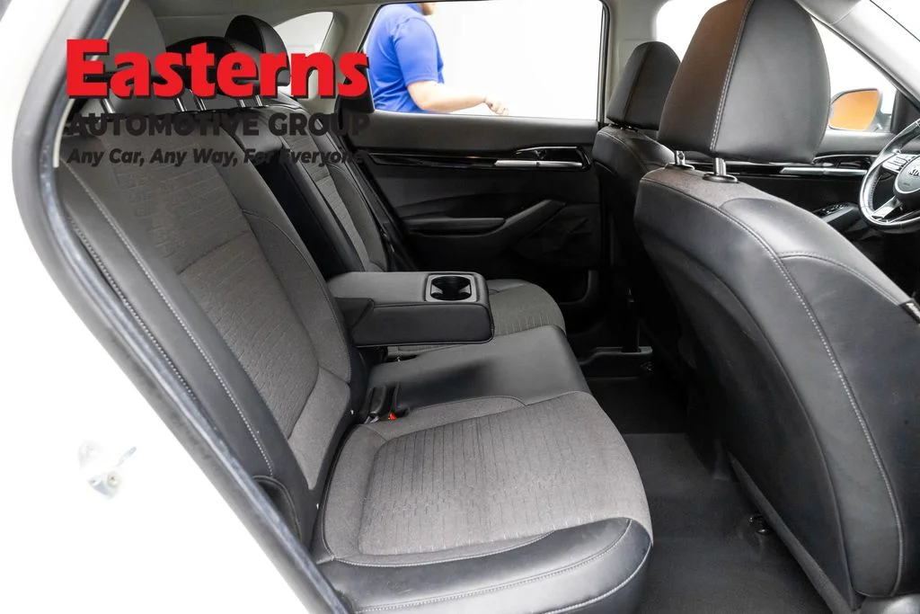 Used 2021 White Kia S image 23