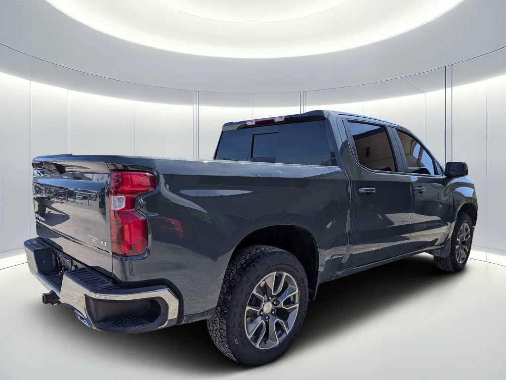 Used 2025 Gray Chevrolet LT image 4