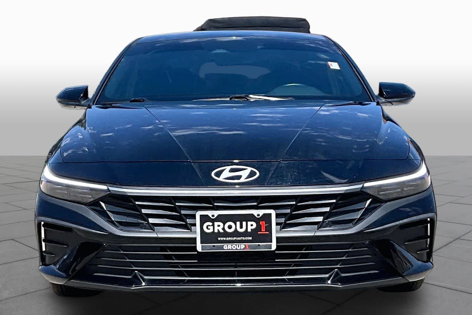 Used 2025 Abyss Black Hyundai SEL Sport image 4