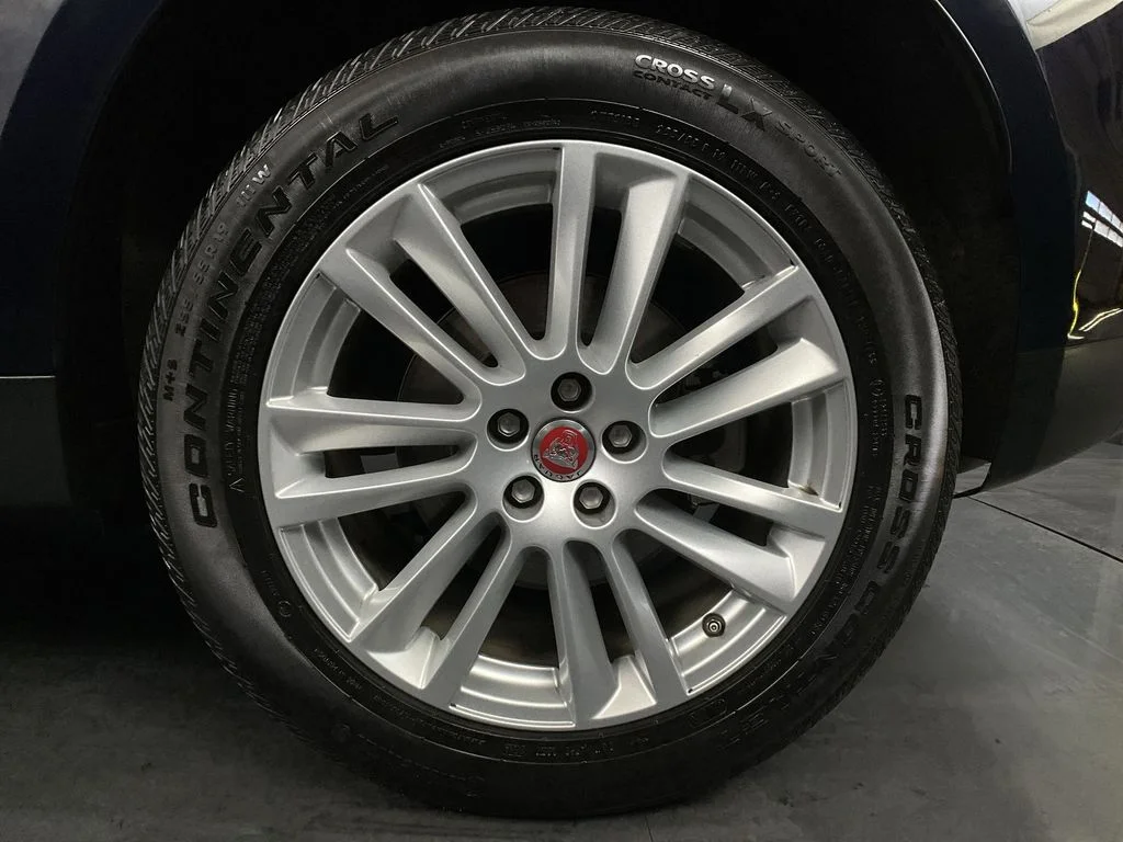 Used 2020 Portofino Blue Metallic Jaguar 30t Prestige image 25