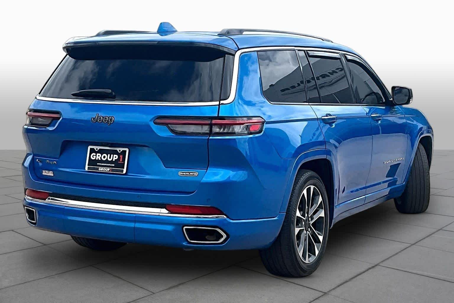 Used 2023 Hydro Blue Pearlcoat Jeep Overland image 12