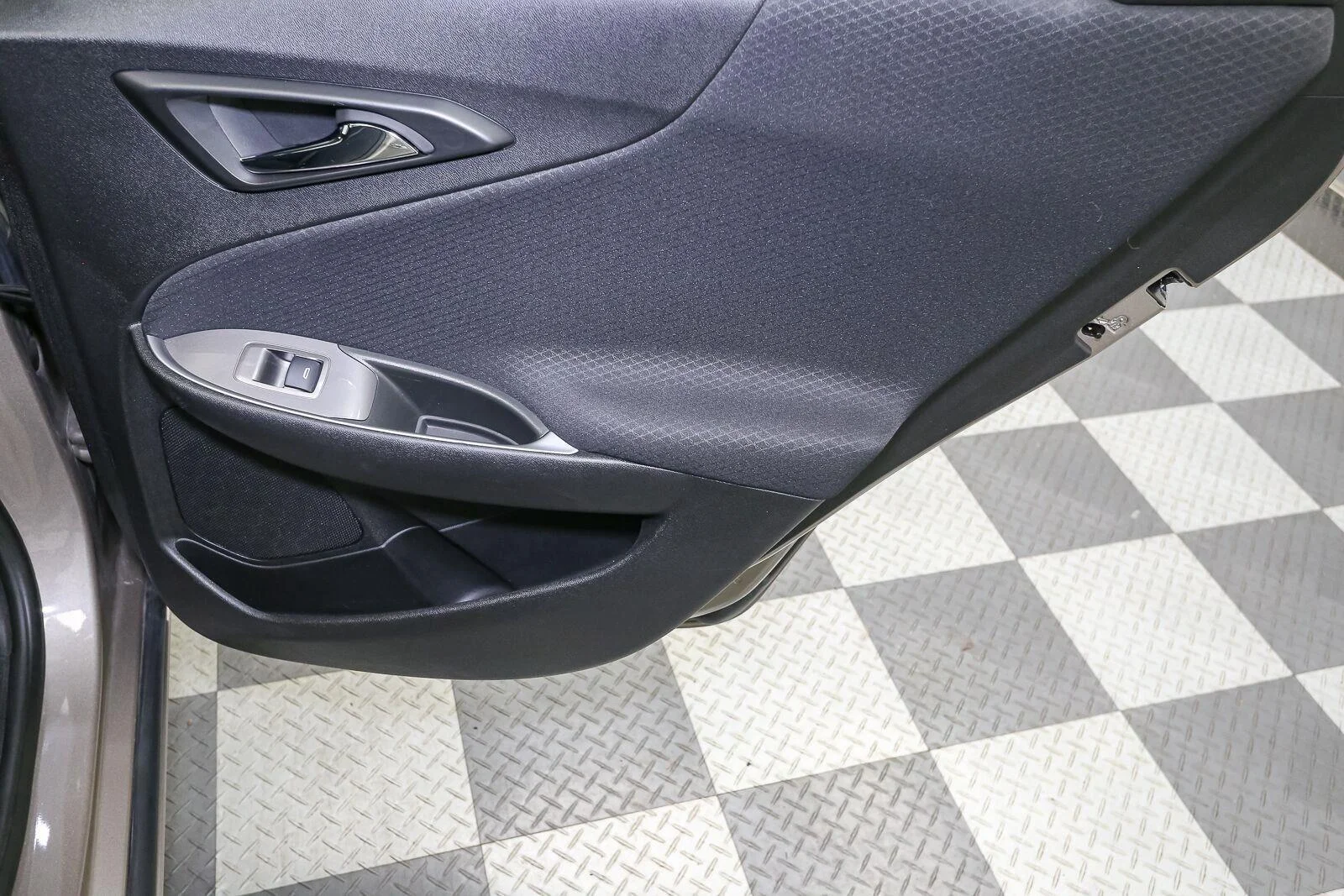 Used 2025 Mineral Gray Metallic Chevrolet LT image 21