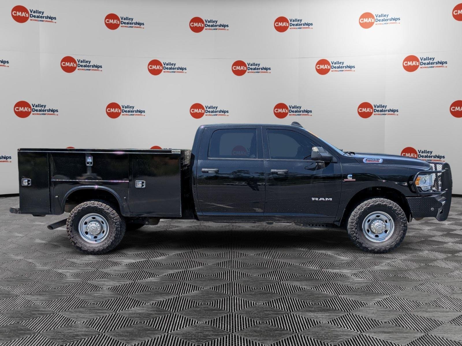 Used 2022 Diamond Black Crystal Pearlcoat Ram Tradesman image 4