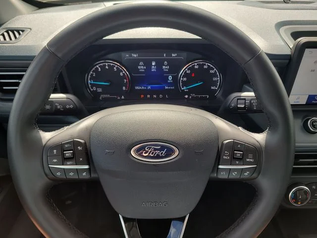Used 2024  Ford Lariat image 28