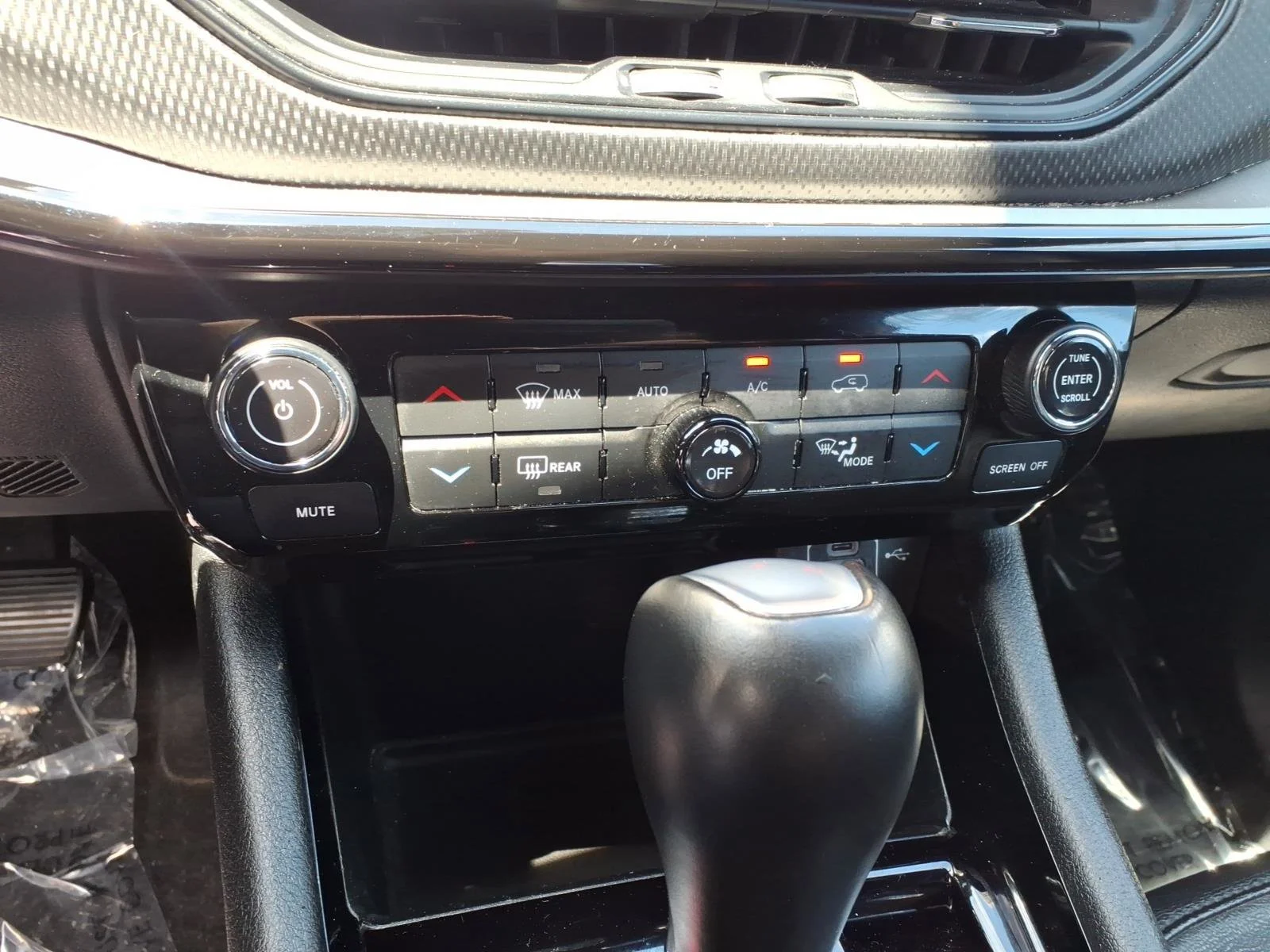Used 2025 Silver Zynith Metallic Clearcoat Jeep Trailhawk image 6