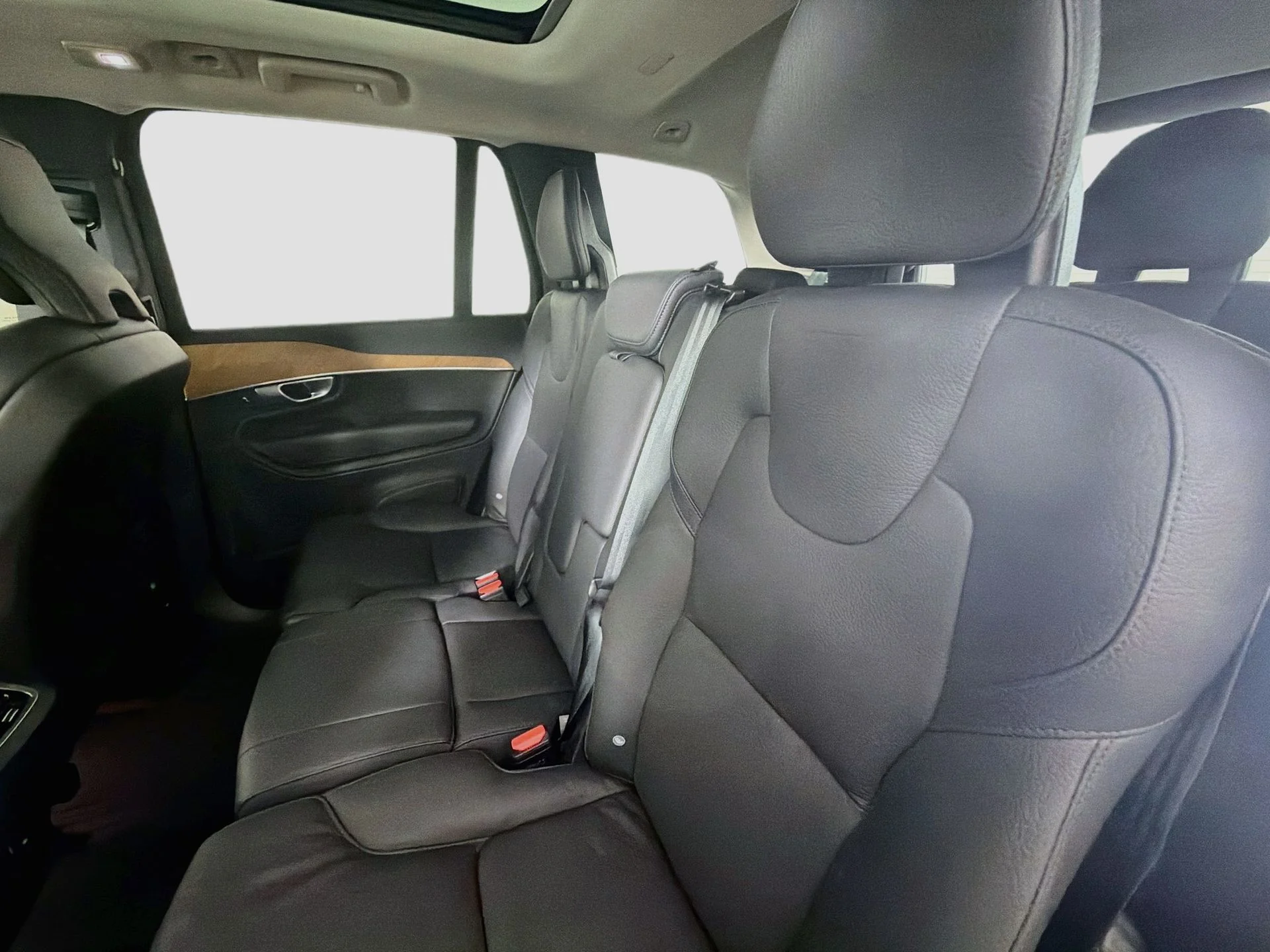 Certified Used 2024 Onyx Black Volvo Plus image 26