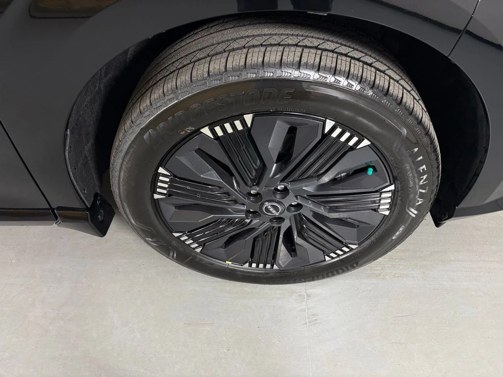 New 2026 Super Black Nissan Platinum image 10