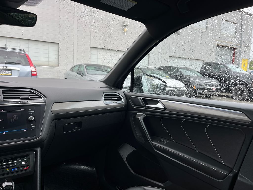 Used 2024 Black Volkswagen 2.0T SE R-Line Black image 24