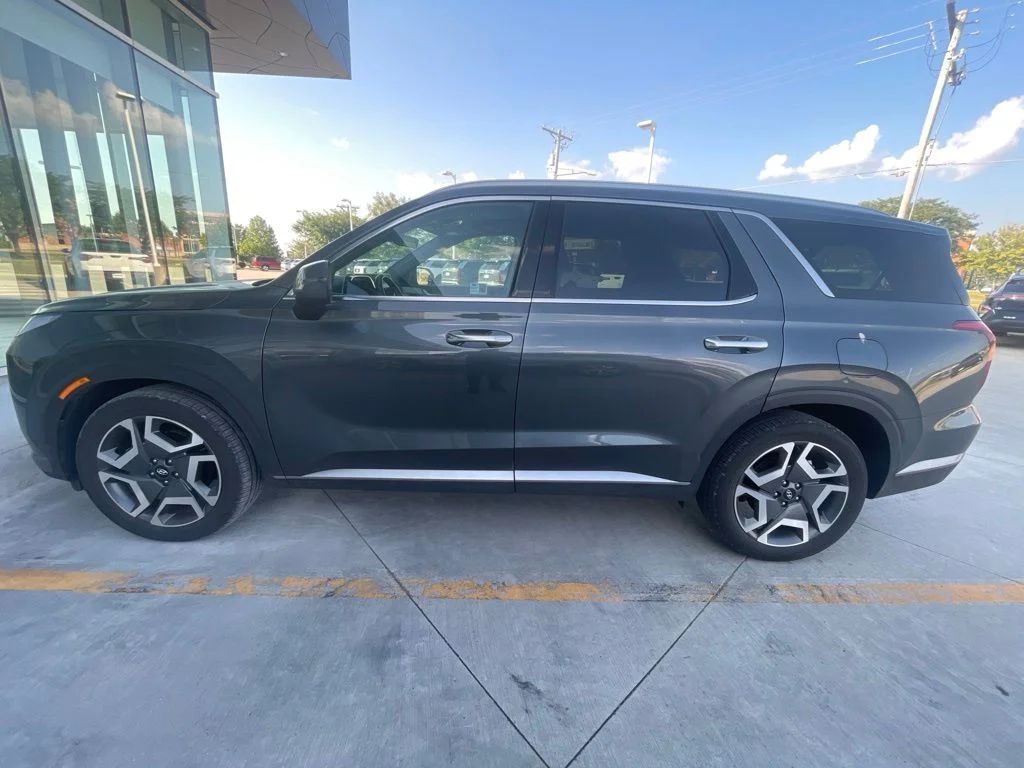 Used 2025 Gray Hyundai SEL Premium image 4