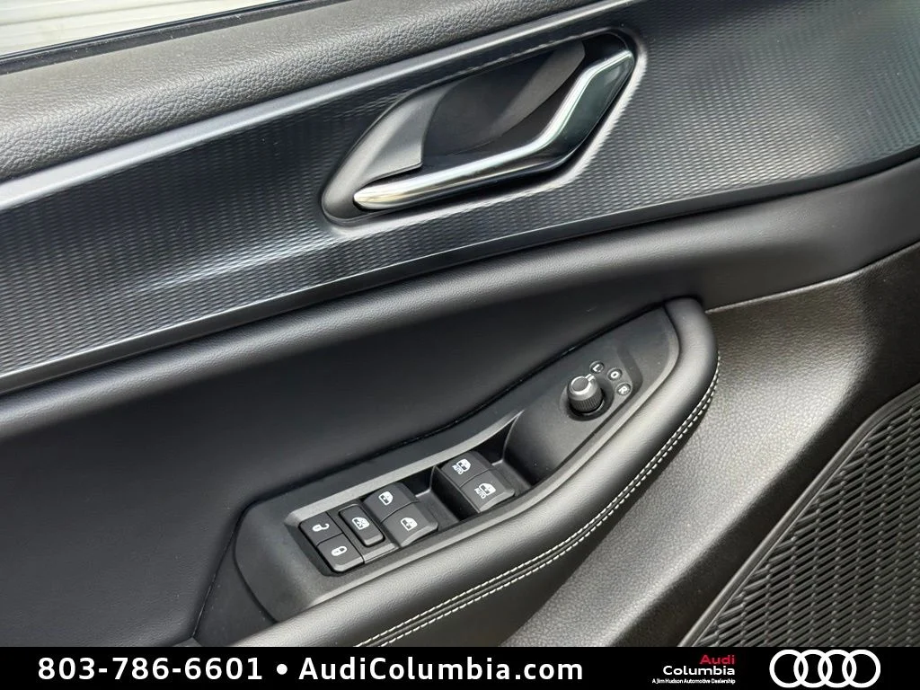 Used 2025 Black Jeep Laredo image 20