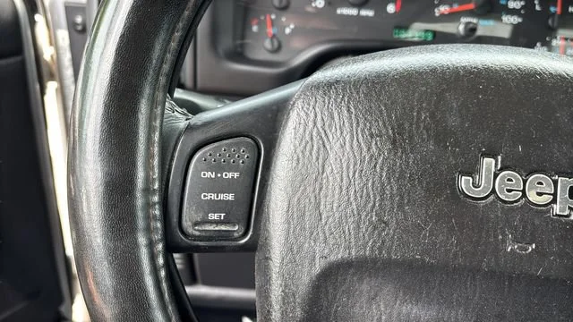 Used 2006 Silver Jeep Unlimited LWB image 22