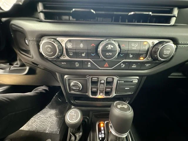 New 2026 Reign Exterior Paint Jeep Sahara image 17