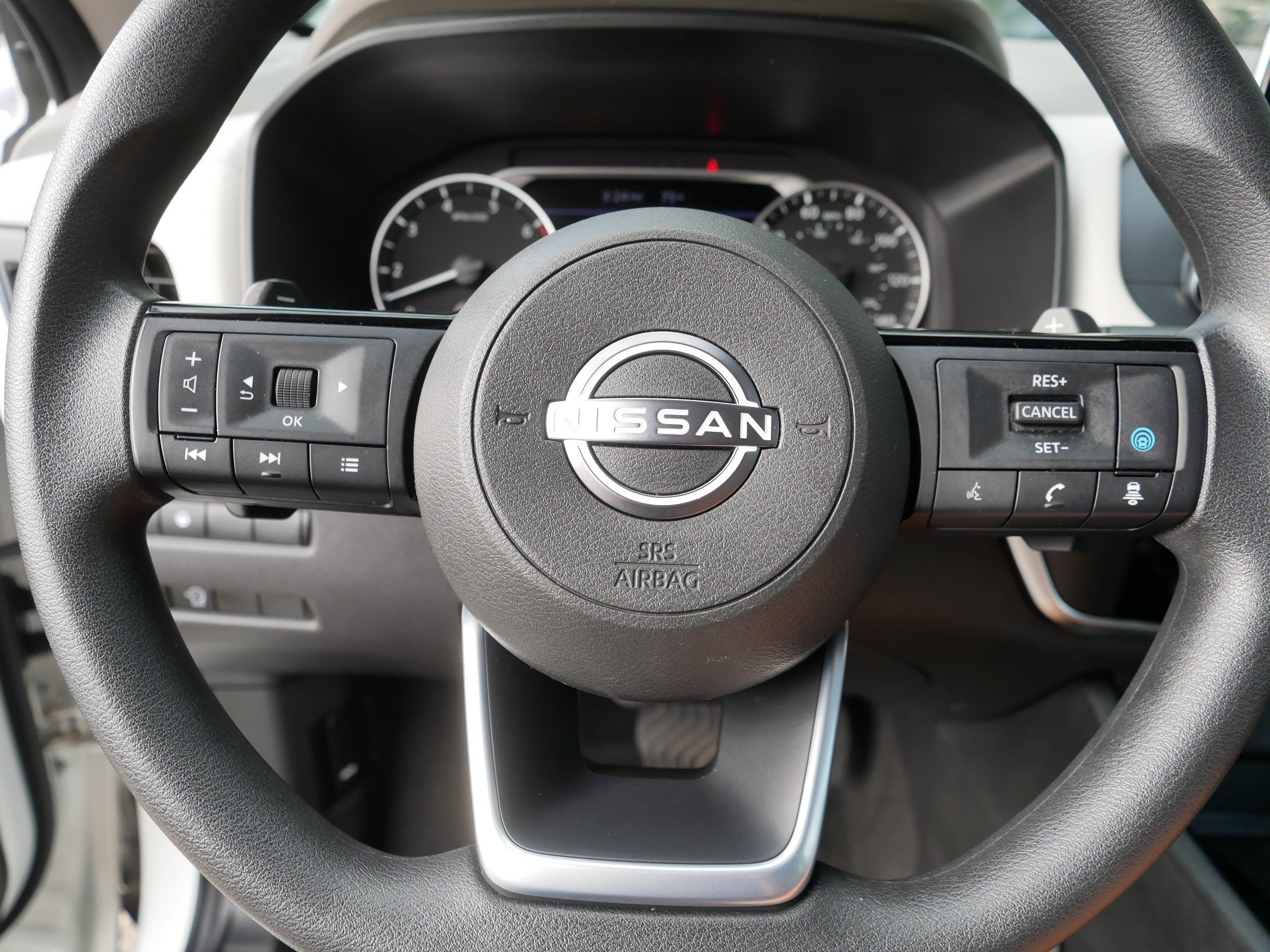 Certified Used 2023 Pearl White Tricoat Nissan SV image 25