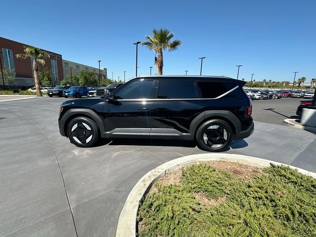 Certified Used 2026 Ebony Black Kia Wind image 4