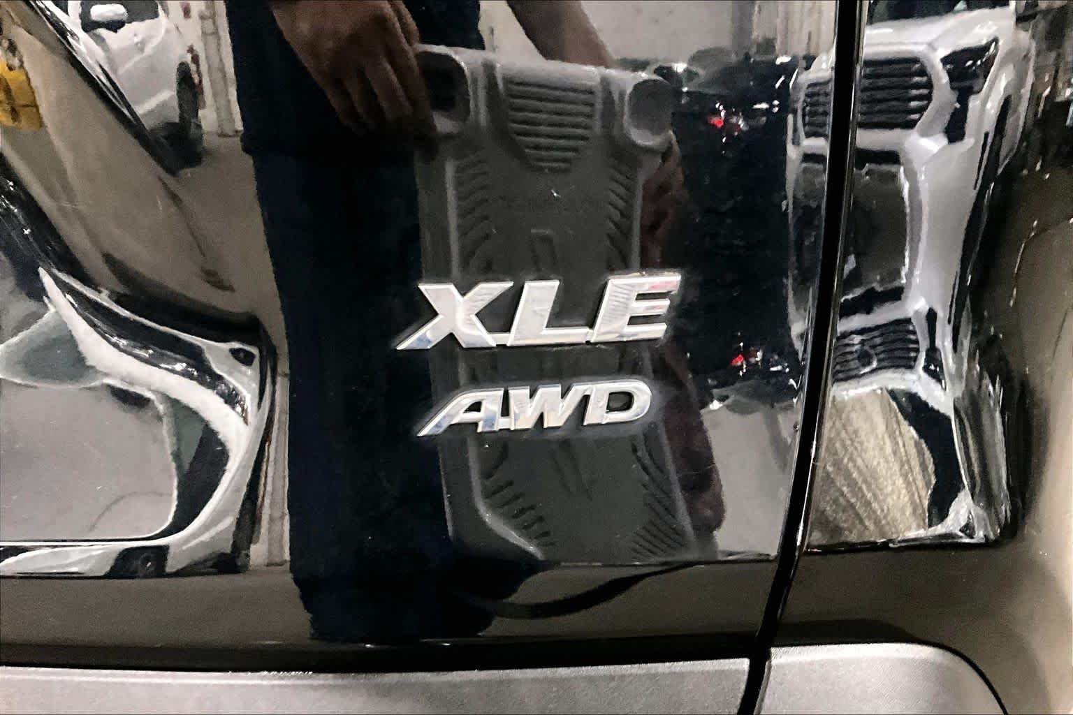 Used 2019 Midnight Black Metallic Toyota XLE image 10