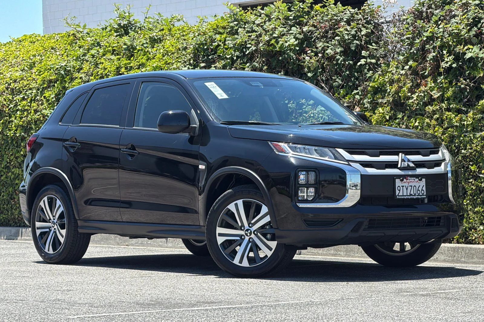 Used 2025 Black Mitsubishi 2.0 ES image 2