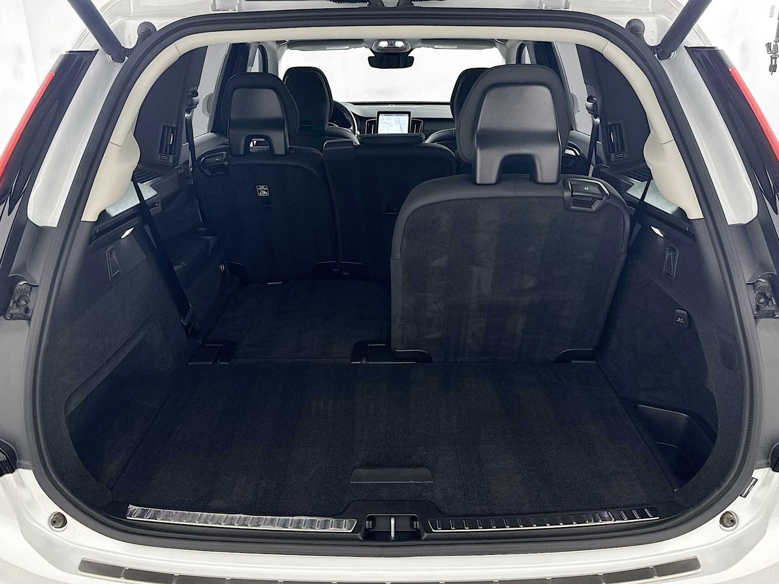 Certified Used 2025 Crystal White Volvo Plus image 25