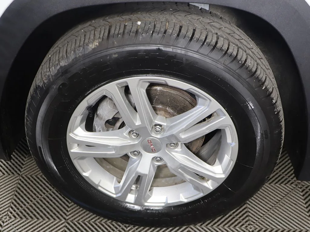 Used 2020 White GMC SLE image 11