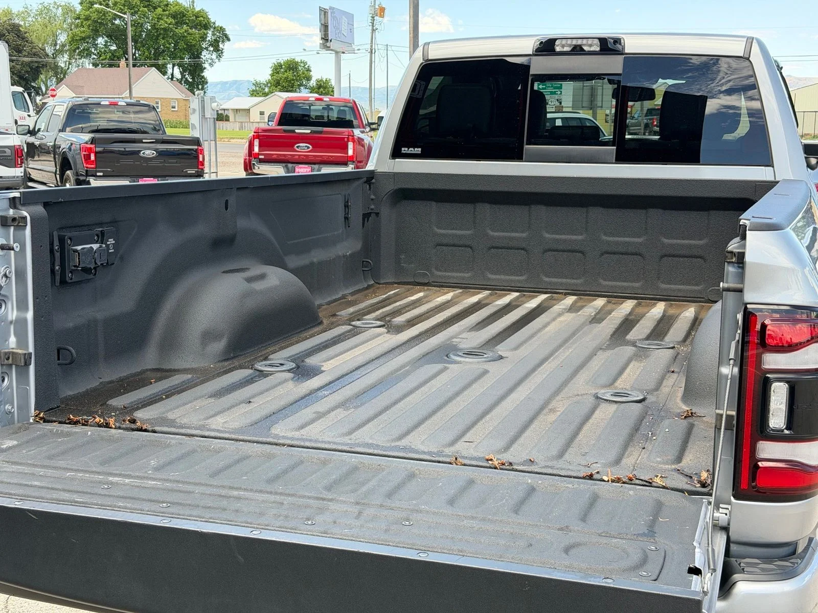 Used 2022 Silver Ram Laramie image 6