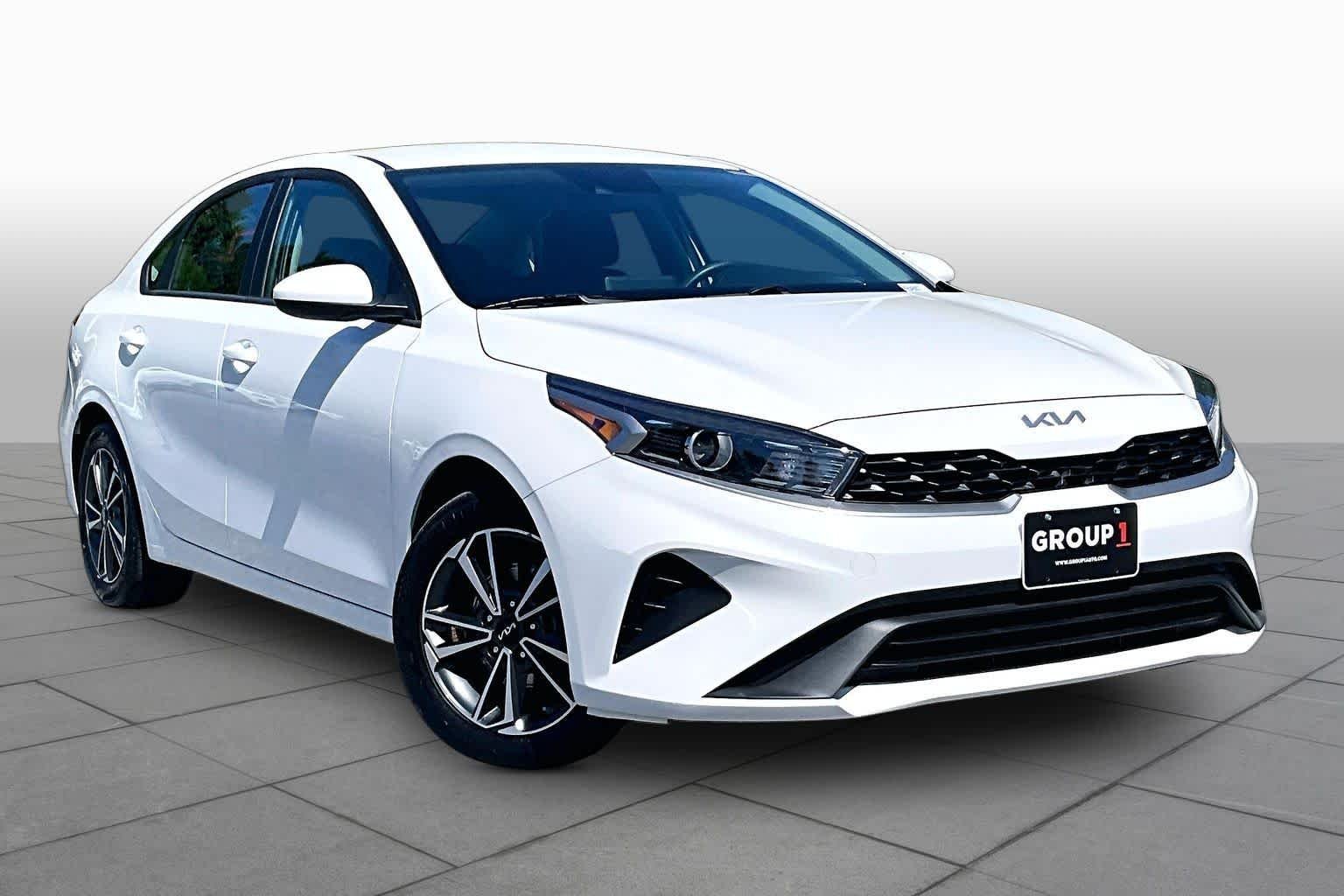 Used 2023 Snow White Pearl Kia LXS image 3