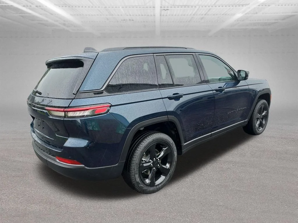 New 2026 Fathom Blue Pearl-Coat Exterior Paint Jeep Limited image 5