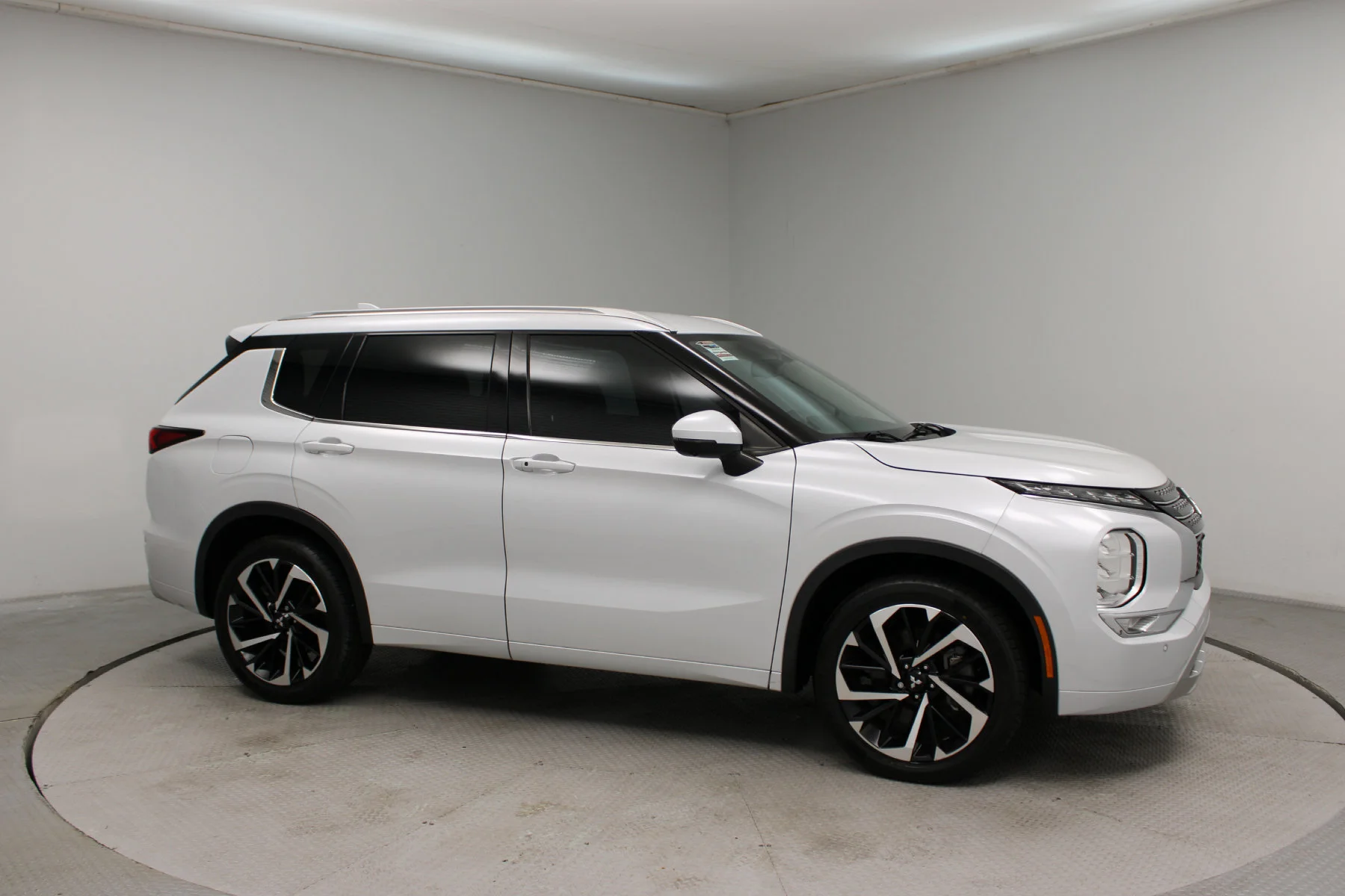 Used 2023 White DIAMOND Mitsubishi SEL 2.5 2WD image 4